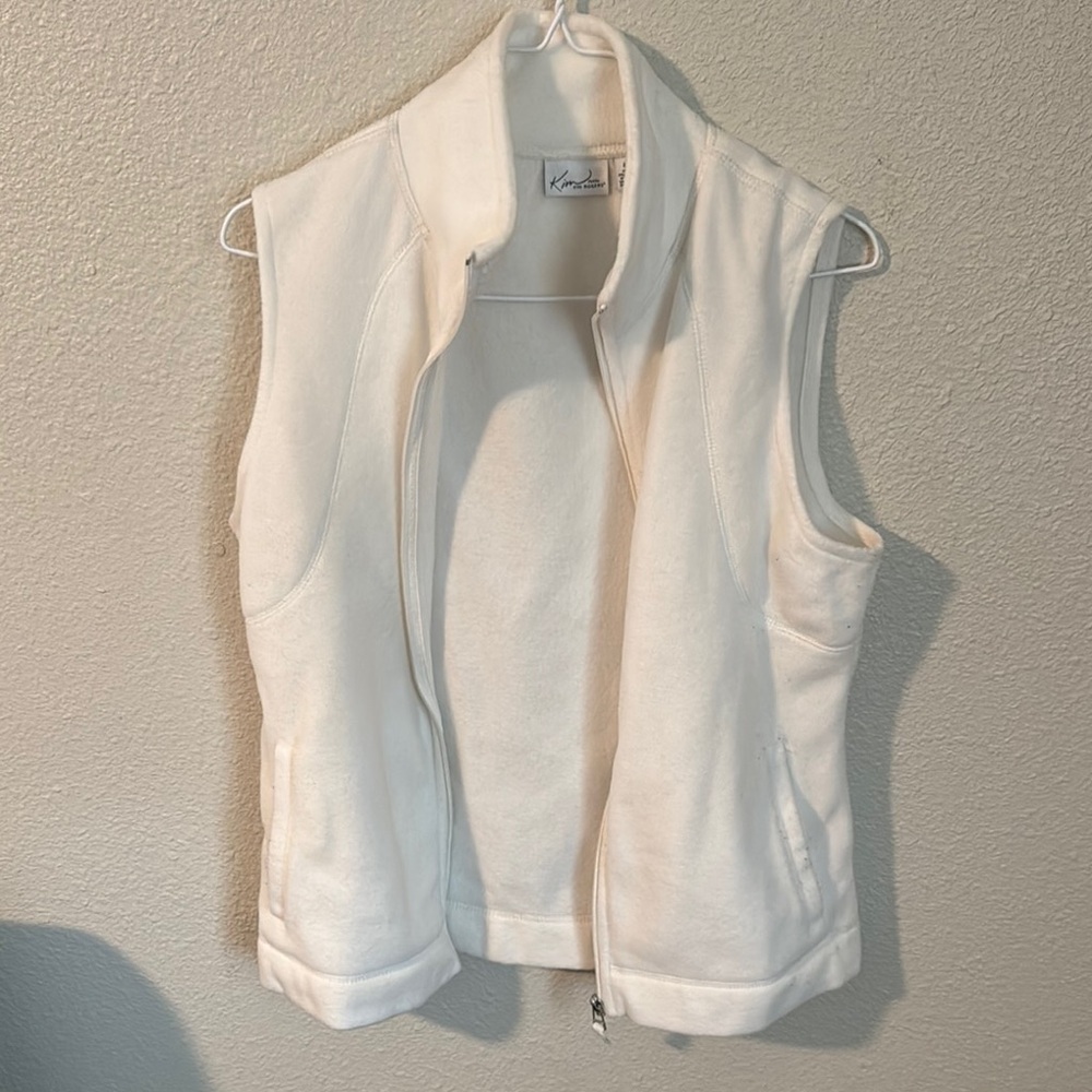 Koret White Sleeveless Vest